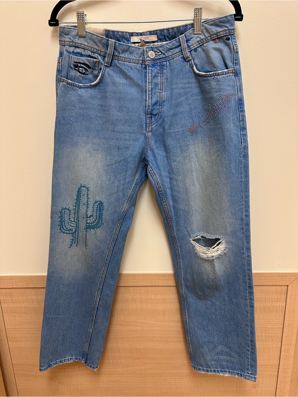 Zara Trafaluc Cropped Jeans with Cactus Embroidery size 4